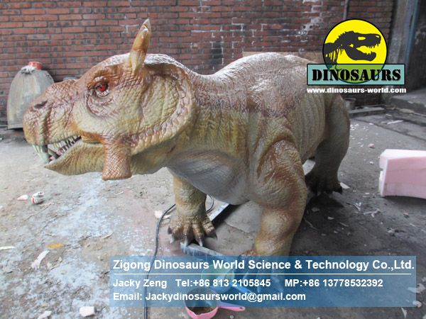 Estemmenosuchus in dinosaurs factory DWD1788